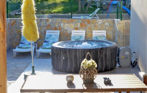 Viesnīcas āriene, 2 Bedroom Lovely Home In Lisane Ostrovicke in Donji Lepuri