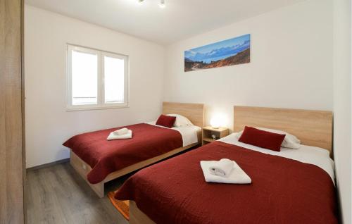 2 Bedroom Lovely Home In Lisane Ostrovicke in Donji Lepuri