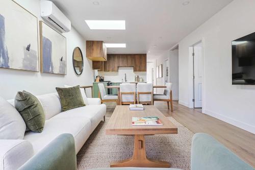 Renovated home 5BR Amazing Location in Los Angeles, USA