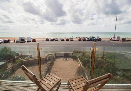 Seaview Beach house stones throws from the sea By Air Premier in Seaforde