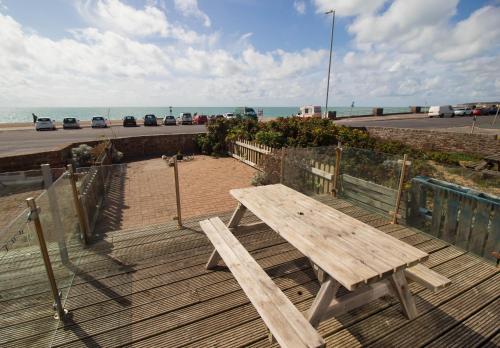 Seaview Beach house stones throws from the sea By Air Premier in Seaforde
