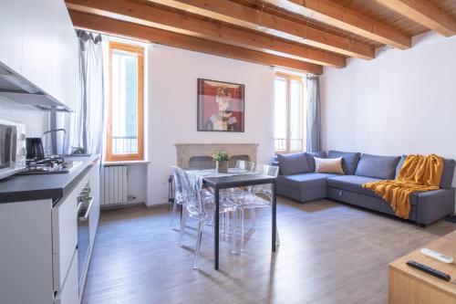 GuestHost - Valeggio sul Mincio Two-Levels Apt X4!