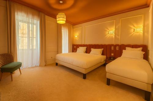 Hotel Ambassador near Palais de Justice