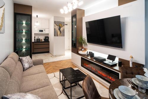 ApartSanok - Apartament Widokowy 27-49 Premium, Balkon, Prywatny Garaz, Klimatyzacja - Sanok