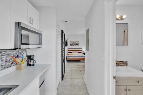 Large 2 Bed Studio Close To Beach & Hard Rock Ha03 in Hollywood, USA