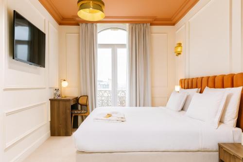Hotel Ambassador, completely renovated, Niza
