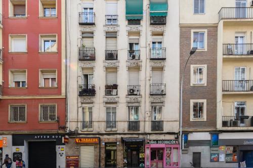 Apartamento con 2 dormitorios, 2 baños y sofá cama ideal para familias en Madrid Temporal CAR1012 (Apartamento con 2 dormitorios, 2 banos y sofa cama ideal para familias en Madrid Temporal CAR1012) in Lista