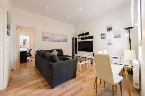Apartamento con 2 dormitorios, 2 baños y sofá cama ideal para familias en Madrid Temporal CAR1012 (Apartamento con 2 dormitorios, 2 banos y sofa cama ideal para familias en Madrid Temporal CAR1012) in Lista