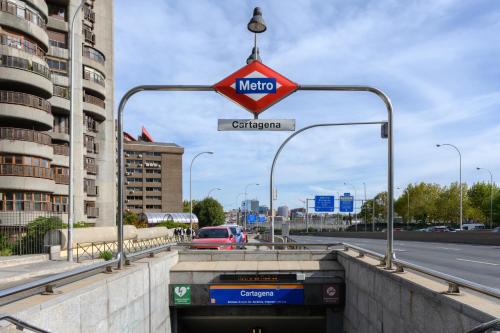 Apartamento con 2 dormitorios, 2 baños y sofá cama ideal para familias en Madrid Temporal CAR1012 (Apartamento con 2 dormitorios, 2 banos y sofa cama ideal para familias en Madrid Temporal CAR1012) in Lista