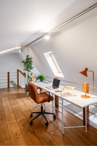 Prague Days - Family Two-Bedroom Apartment with AC and sound system in Vinohrady - image 3