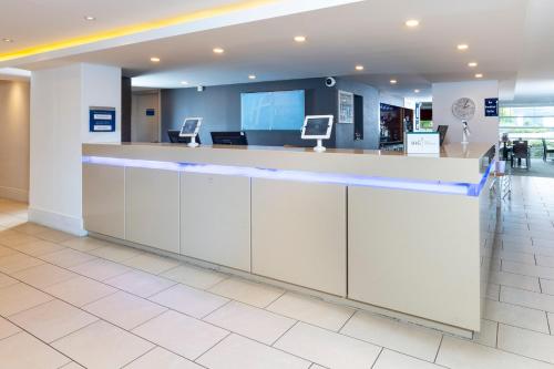 Lobby, Holiday Inn Express Milton Keynes By IHG in Milton Keynes