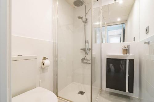 حمام, Guadavillas 94 in Linda Vista