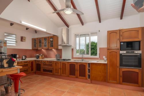 Κουζίνα, Villa Bois Jolan - Piscine Privée (Villa Bois Jolan - Piscine Privee) in Μπεραρντ