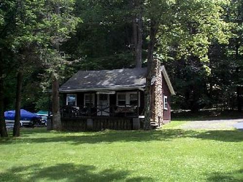 . Quaint Lakefront Cabin Rental in Harveys Lake near Wilkes-Barre, Pennsylvania
