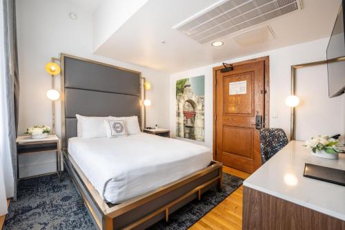 1 queen bed