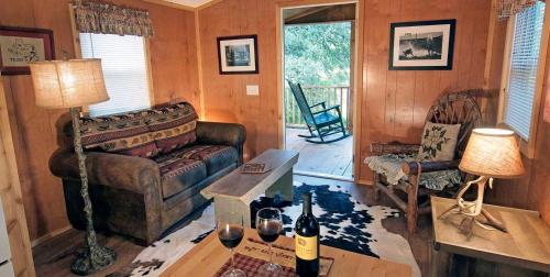 Secluded Cabin Perfect for a Romantic Getaway in Austin County, Texas in New Ulm