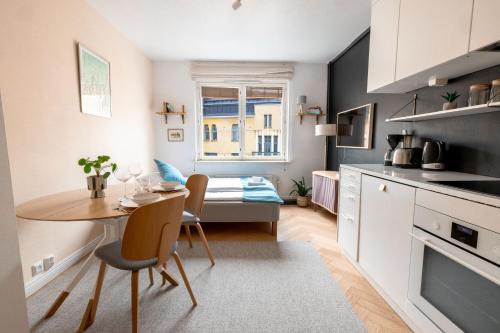 --2ndhomes Premium studio with full kitchen in Punavuori--, Helsinky