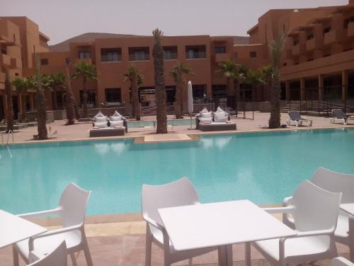 Oasis Palm Hotel