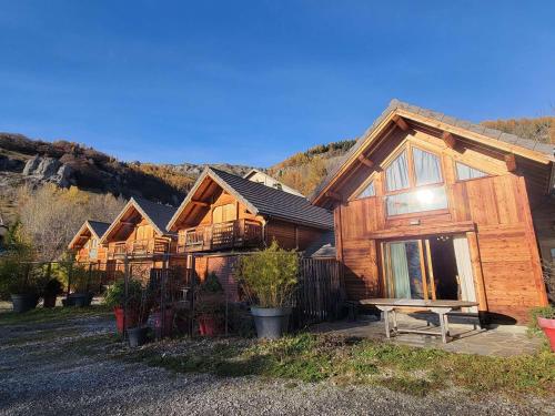 Chalet 6 pers avec SPA, terrasse plein sud à Saint-Michel-de-Chaillol - FR-1-393-22 (Chalet 6 pers avec SPA, terrasse plein sud a Saint-Michel-de-Chaillol - FR-1-393-22) in แซ็ง-มิเชล-เดอ-แชยอล