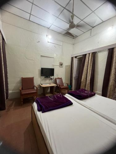Hotel Grand Barrack in Kandva