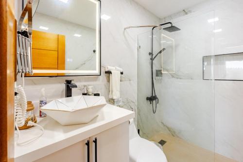 Beautiful 2 bedroom apartment on the beach - image 2