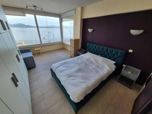 Atlas on the water - Loutraki in 오아시스 (로우트라키 페라코라)