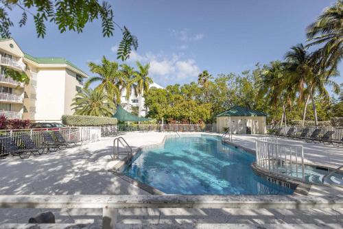 Tortuga Suite At Sunrise Suites Resort - Heated Pool, Hot Tub & Free Parking - Smathers Beach