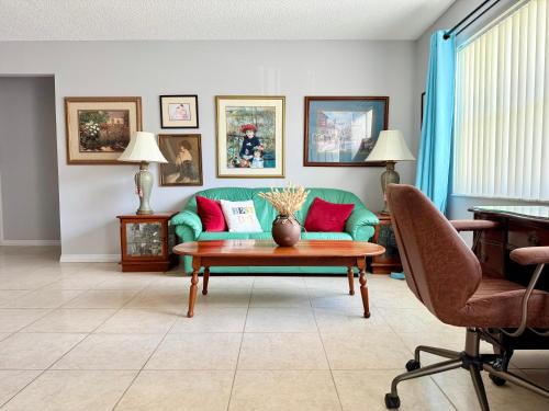 Villa "Impressa" - Billiard,Ping-Pong Table, Lanai, Fire Pit, BBQ Grill, View, Patio, Back Yard in New Port Richey, USA