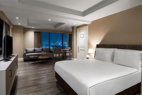 Windsor Hotel & Convention Center Room Type - Junior Suite