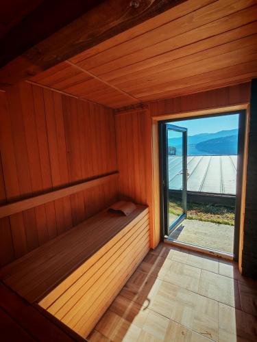 Moon Lake Bicaz - Casa Oia in Ruginești