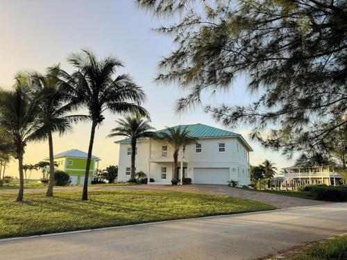 Escape to Paradise In West End Old Bahama Bay in West End