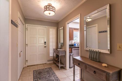 Lakeside Living at Hound Ears in Valle Crucis, USA