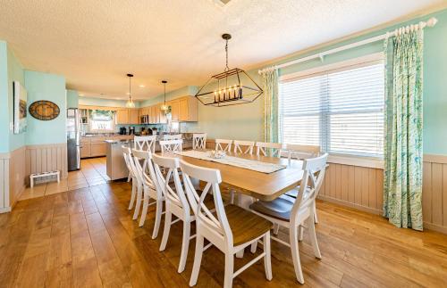 Sunrise Splendor-Nags Head Ocean Views Community Pool Hot Tub Pets OK Flex Stays - image 2