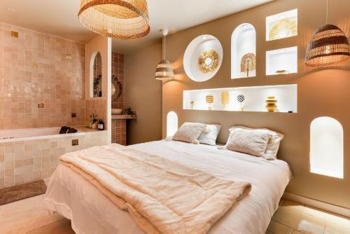 Suite Marrakech avec jacuzzi privatif Love Room romantique proche Toulouse in Auterive (Midi-Pyrenees)