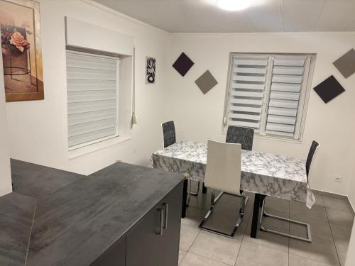 Maison chaleureuse Calme et tranquillité assurés Parking privé (Maison chaleureuse Calme et tranquillite assures Parking prive) in 熱斯波爾桑