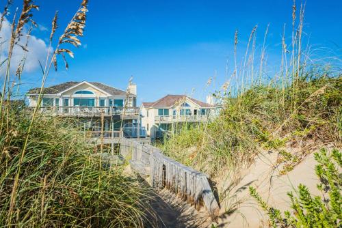 Sunrise Surprise - Nags Head MP 16 Oceanfront Ocean View Saltwater Pool Hot Tub Pool Table - image 3