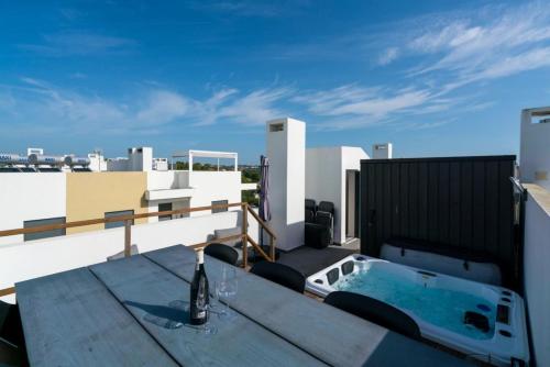 อ่างแช่น้ำร้อน, Rooftop Alvor Apartment by Moje Holiday in อัลโต โด โปโก