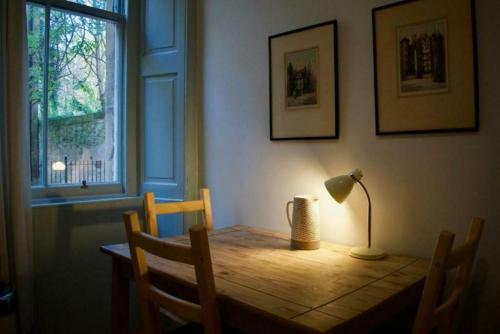 Charismatic Central 3 Bed next to Leafy Meadows - image 12