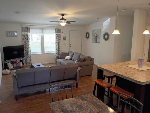 3 Bed 2 Bath Inverness home - Close to all the springs & rivers - Pet friendly in Hernando (FL)