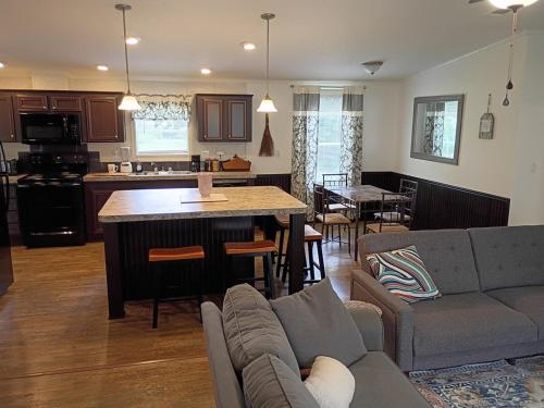 3 Bed 2 Bath Inverness home - Close to all the springs & rivers - Pet friendly in Hernando (FL)