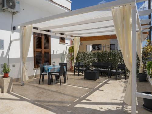 Villa Nina - Spiaggia Vicina, Patio esterno, AC – khách sạn tại Lizzano