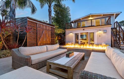 Pleasure Point Surf Retreat in Capitola (CA)