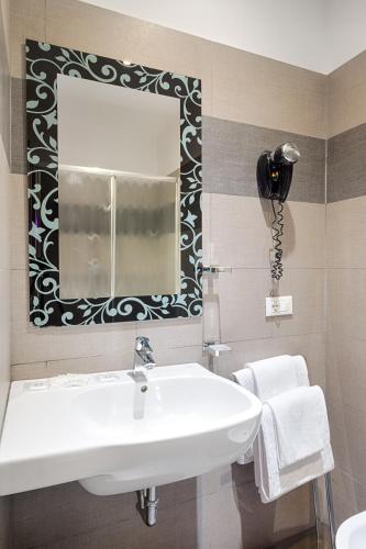 Imperial Suite Guest House - image 10