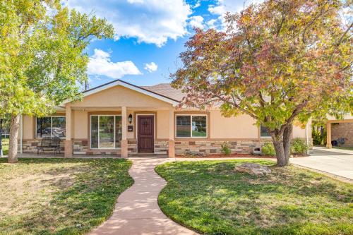 Suburban Home 9 Mi to Dtwn Denver: Outdoor Oasis! in Aurora-CU Anschutz Medical Campus