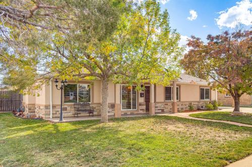 Suburban Home 9 Mi to Dtwn Denver: Outdoor Oasis! in Aurora-CU Anschutz Medical Campus
