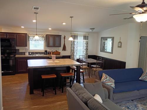 3 Bed 2 Bath Inverness home - Close to all the springs & rivers - Pet friendly in Hernando (FL)