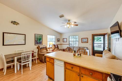 Couples Getaway! Lake Talquin Townhome w/ Deck in Quincy (Florida)
