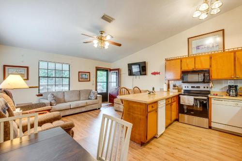 Couples Getaway! Lake Talquin Townhome w/ Deck in Quincy (Florida)