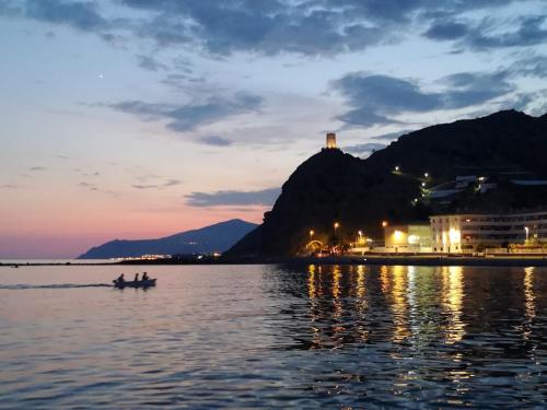 Közeli látványosságok, Hostal Onteniente in La Mamola