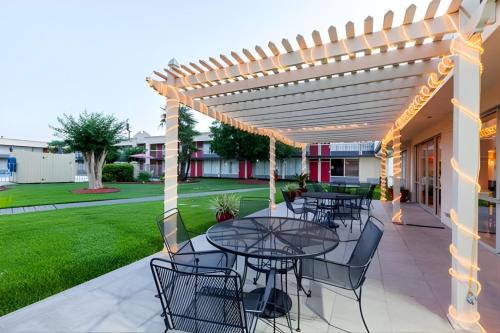 Ramada by Wyndham New Iberia - image 5